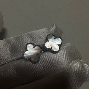 Natural mother of pearl earrings
